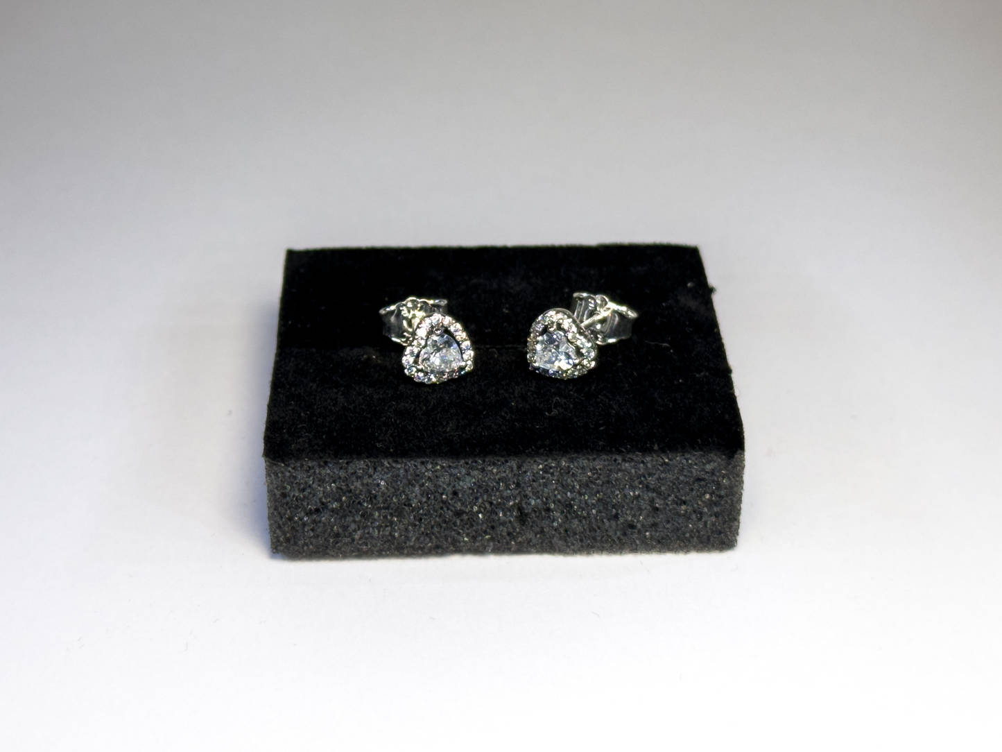 Pandora Naušnice s Uzdignutim Srcem (Srebro 925)