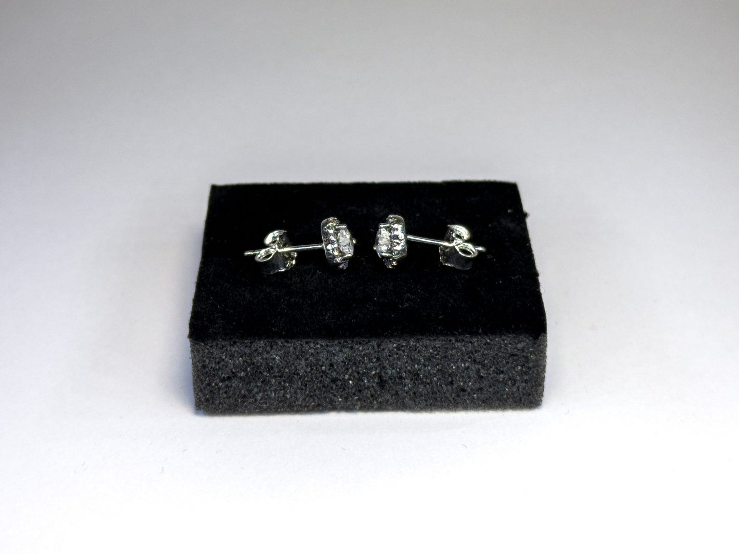 Pandora Naušnice s Uzdignutim Srcem (Srebro 925)