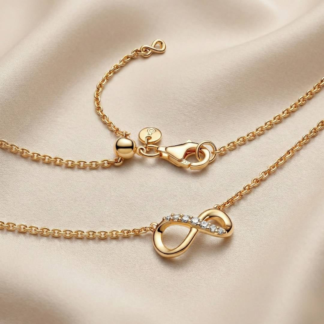 Pandora Ogrlica Sparkling Infinity Collier – Simbol Beskonačnosti (Posebna Pandora legura metala s 14k pozlatom)