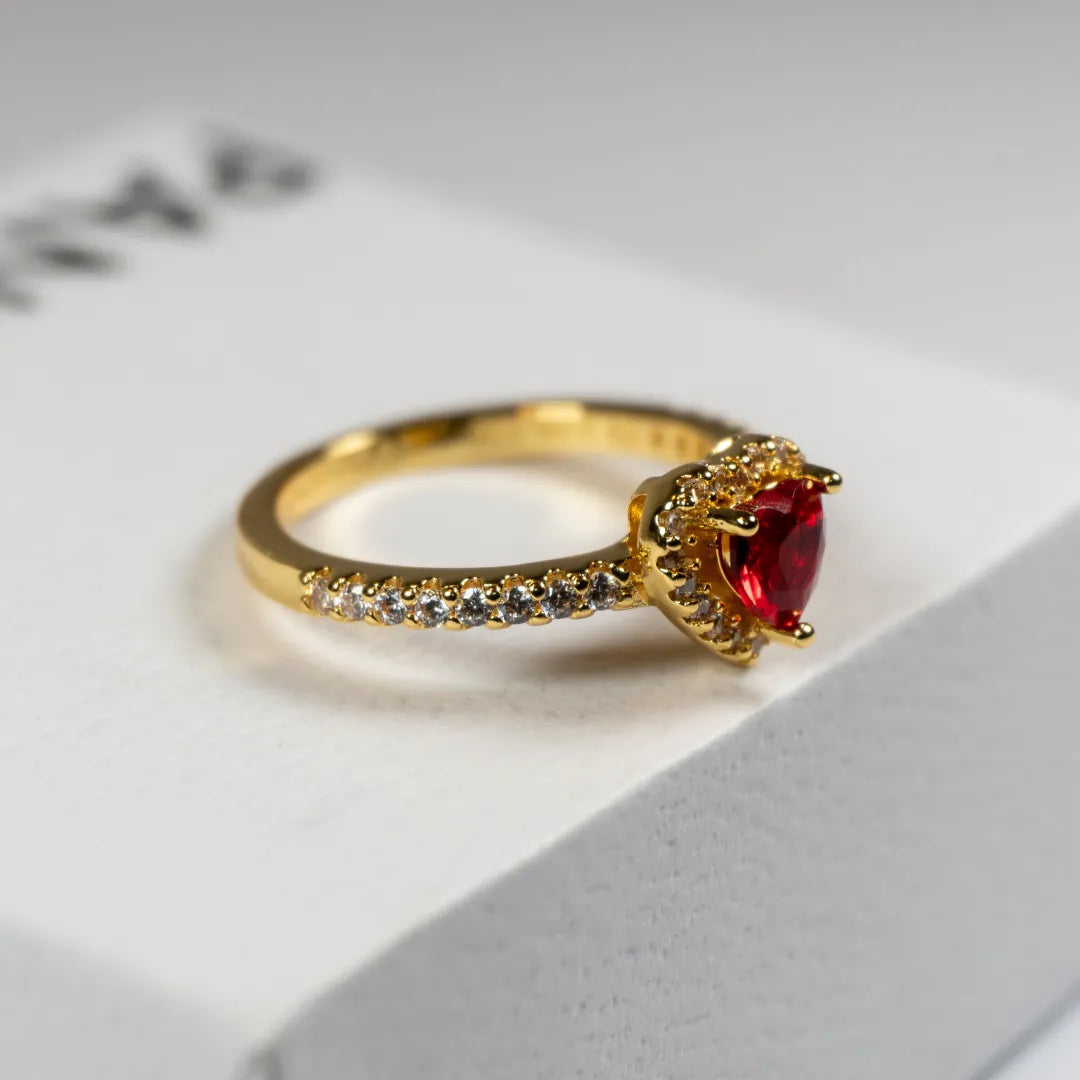 Pandora Timeless Prsten Crveno Srce s Pavé Sjajem (Posebna Pandora legura metala s 14k pozlatom)