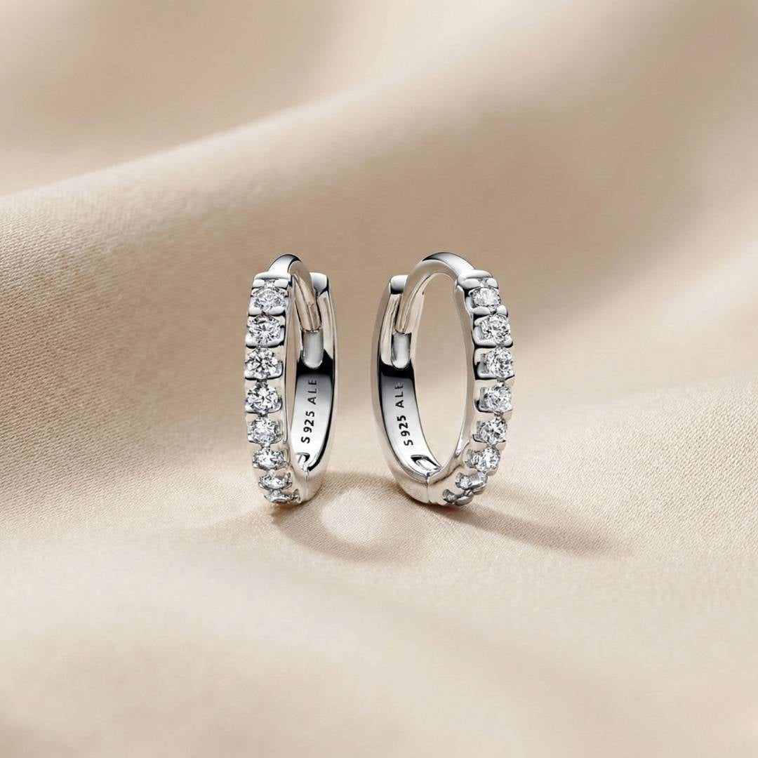 Pandora Timeless Svjetlucave Huggie Alka Naušnice (Srebro 925)