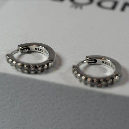 Pandora Timeless Svjetlucave Huggie Alka Naušnice (Srebro 925)