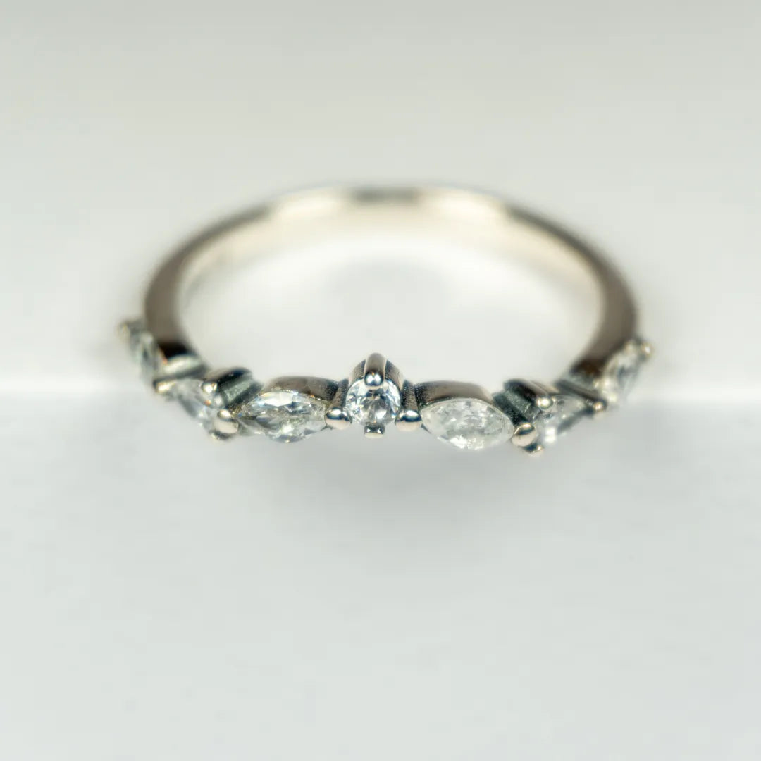 Pandora Timeless Prsten Blistavi Motiv Jadca s Različitim Kamenčićima (Srebro 925)