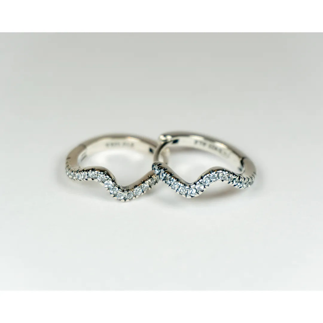 Pandora Timeless Naušnice u Obliku Obruča Blistavi Val (Srebro 925)