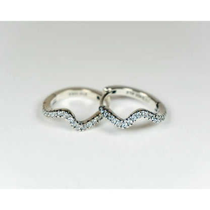 Pandora Timeless Naušnice u Obliku Obruča Blistavi Val (Srebro 925)