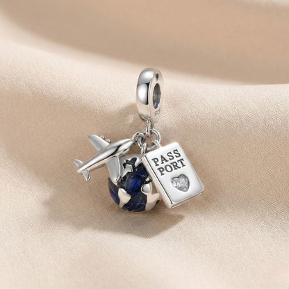 Pandora Privjesak Putovanje – Zrakoplov, Globus i Putovnica (Srebro 925)