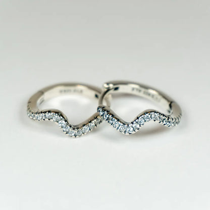 Pandora Timeless Naušnice u Obliku Obruča Blistavi Val (Srebro 925)