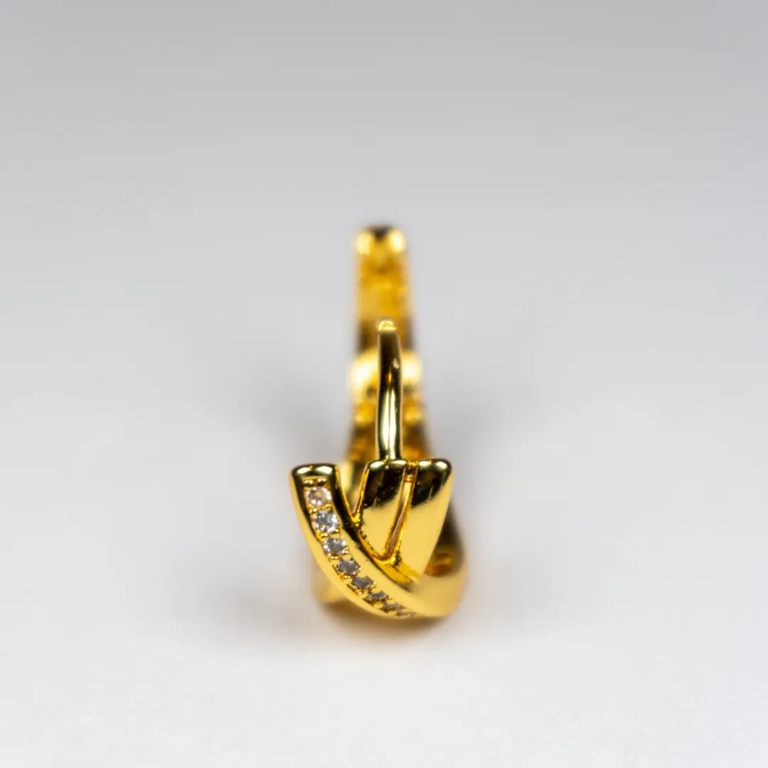 Pandora Signature Ukrštene Pavé Naušnice Alke (Posebna Pandora legura metala s 14k pozlatom)