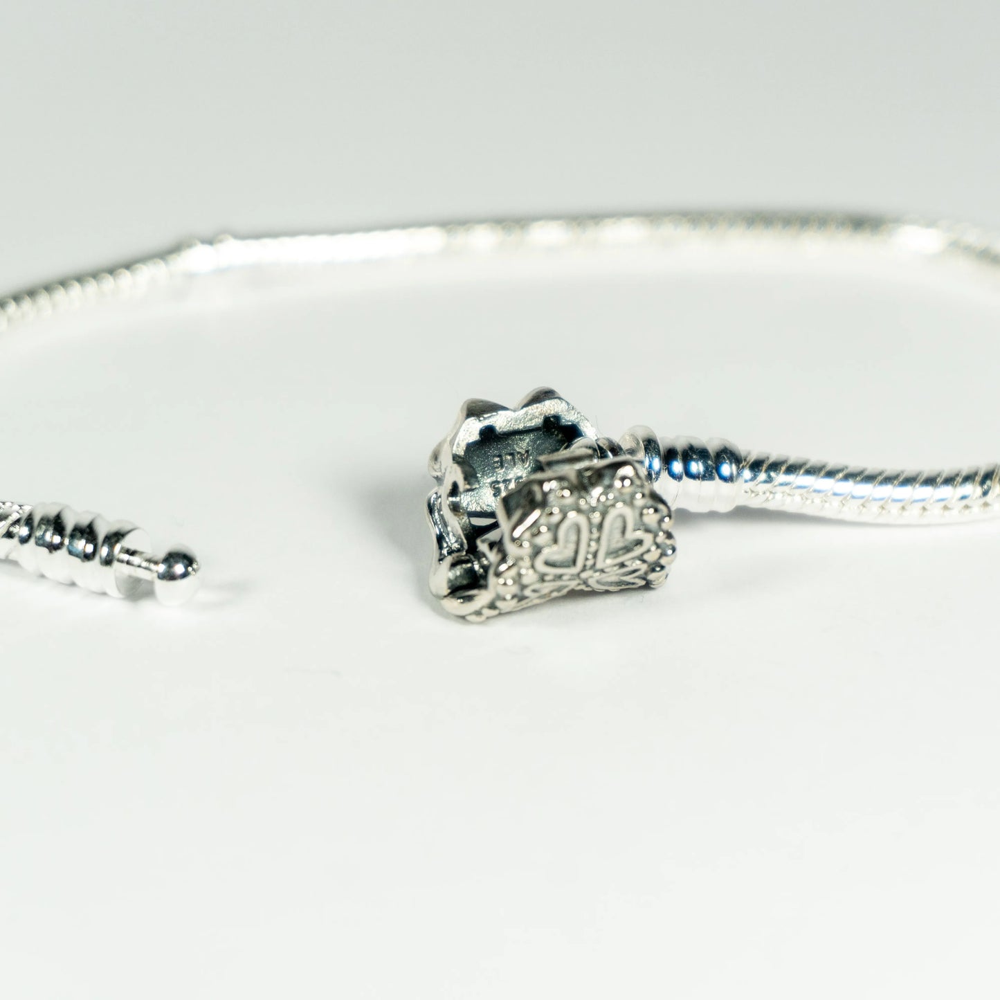 Pandora Narukvica Moments sa Zmijskim Vezom i Kopčom u Obliku Leptira (Srebro 925)