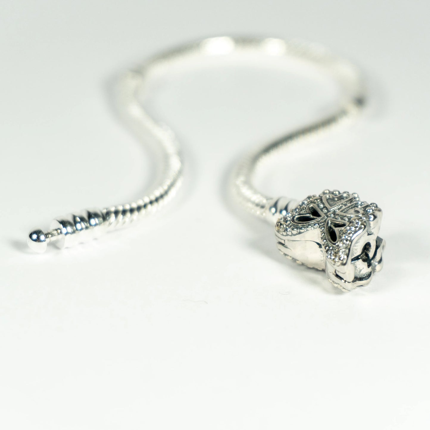 Pandora Narukvica Moments sa Zmijskim Vezom i Kopčom u Obliku Leptira (Srebro 925)