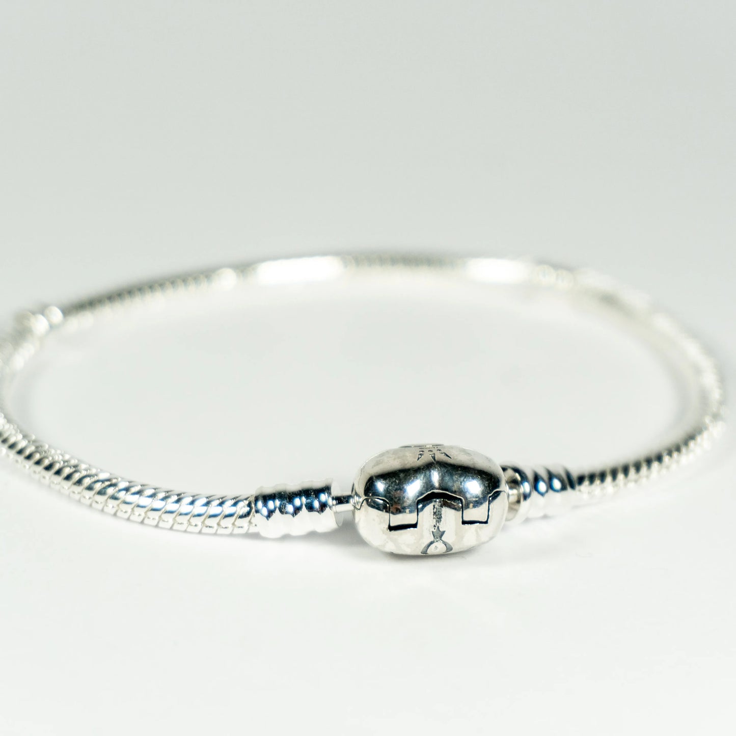 Pandora Narukvica sa srcolikom kopčom (Srebro 925)