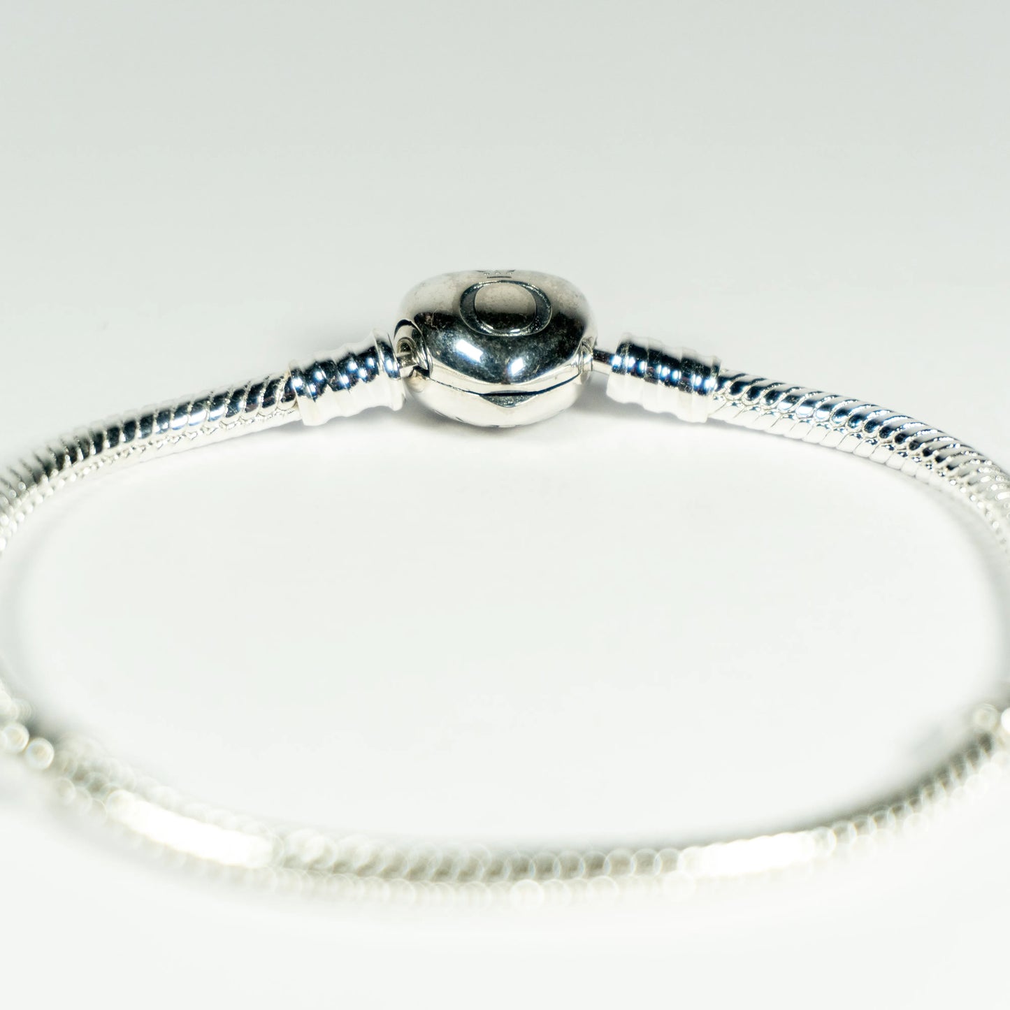 Pandora Narukvica sa srcolikom kopčom (Srebro 925)