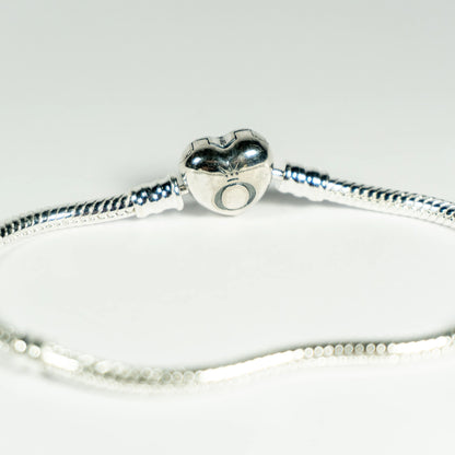Pandora Narukvica sa srcolikom kopčom (Srebro 925)