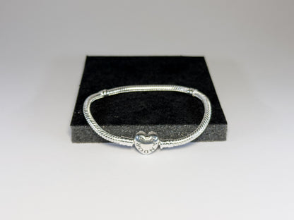 Pandora Narukvica sa srcolikom kopčom (Srebro 925)