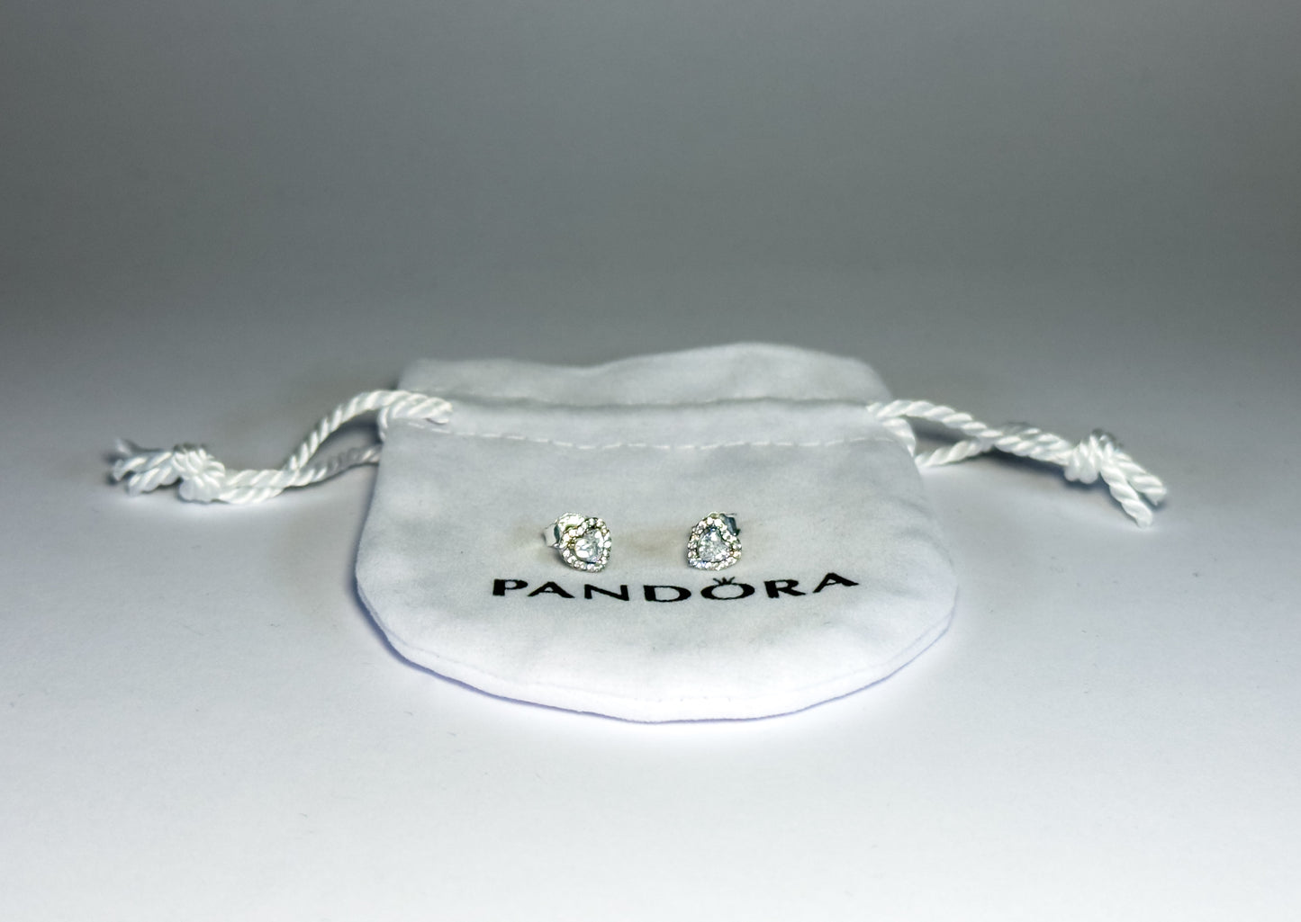 Pandora Naušnice s Uzdignutim Srcem (Srebro 925)