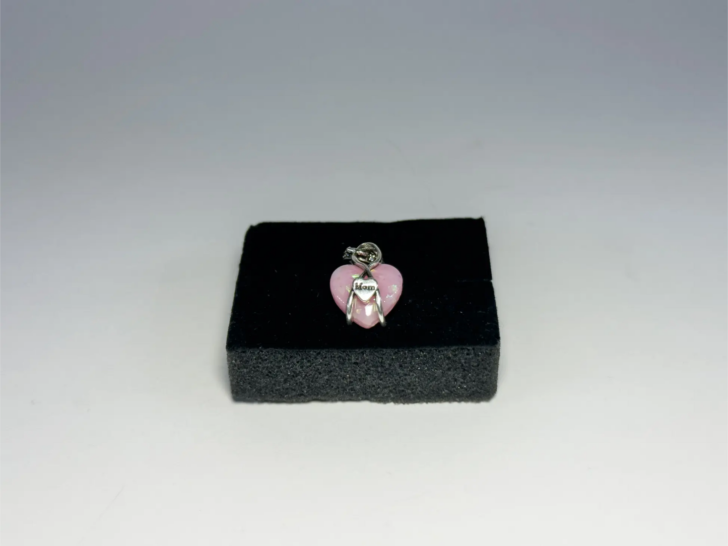 Pandora Opalescentni “Mum” Viseći Privjesak u Obliku Srca (Srebro 925)