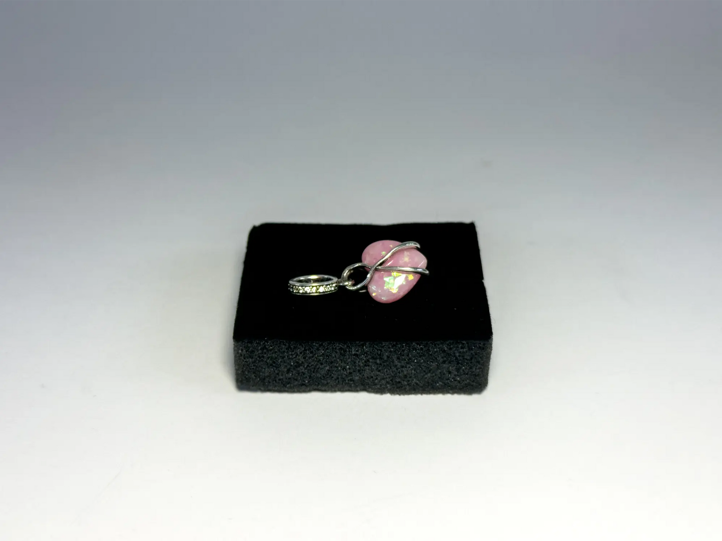 Pandora Opalescentni “Mum” Viseći Privjesak u Obliku Srca (Srebro 925)