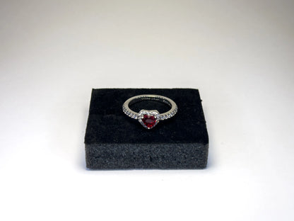 Pandora Prsten “Povišeno Crveno Srce” (Srebro 925)